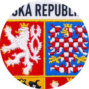 Detail kombinace výšivky a sublimačního tisku na motivu českého státního znaku