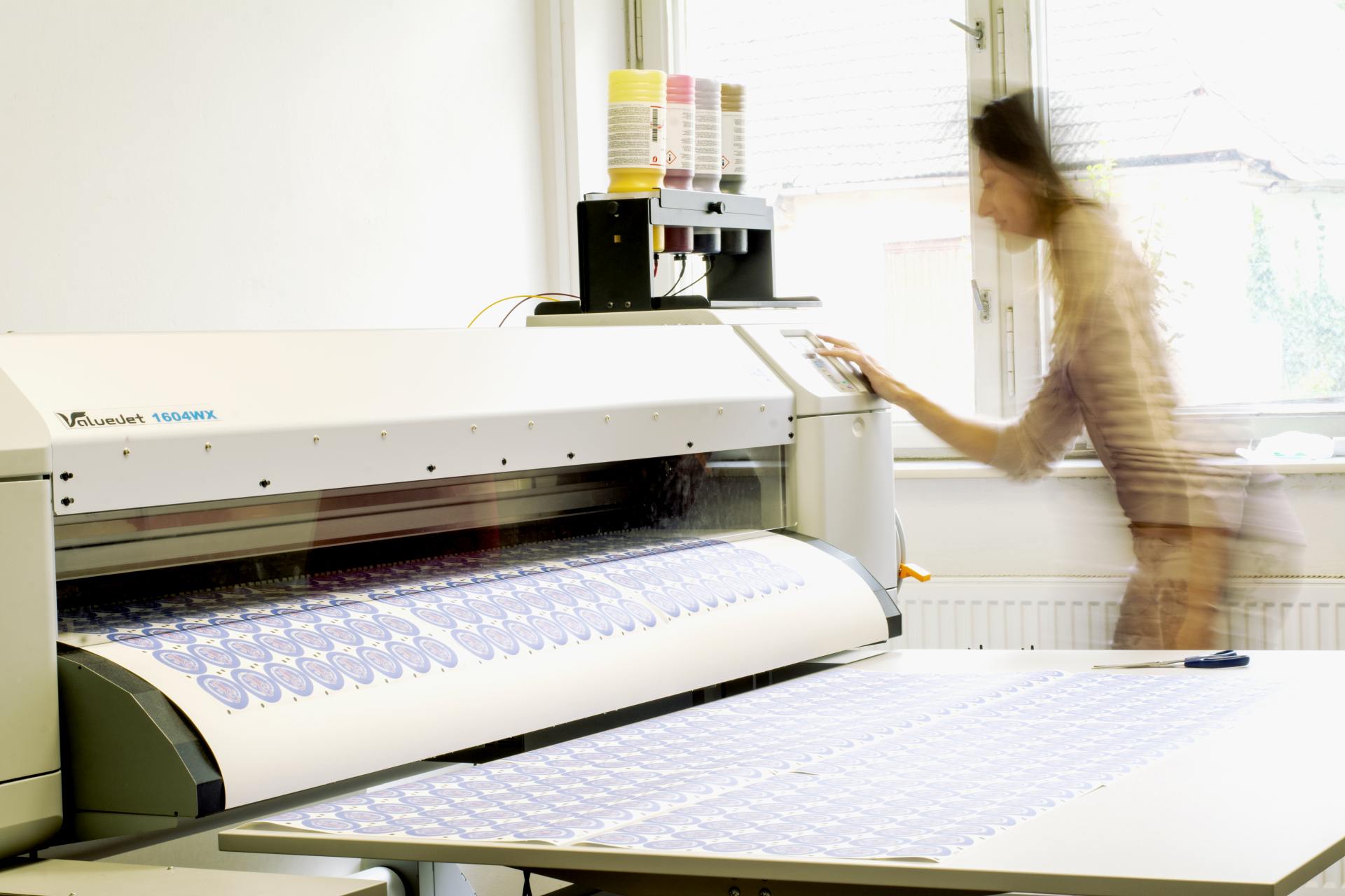 Sítotisk na textil stroj a výroba